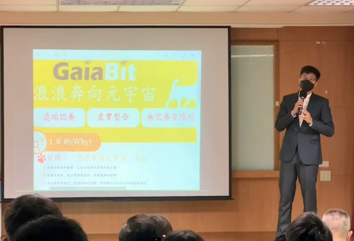 全國商管學院創意新人王－菁英擂台賽中，龍華科大學生團隊回答評審提問過程。