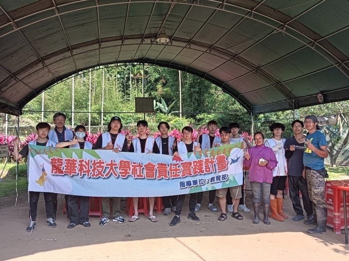 參與「螢火蟲復育棲地管理與維護」實作活動人員合影。