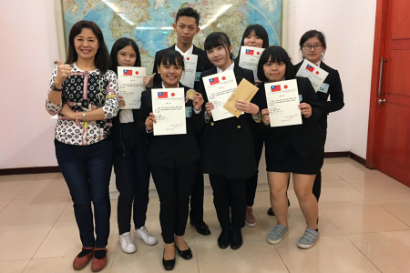 龍華科大觀休系鍾涓涓老師指導學生，參加第二屆台灣富士山盃日本葡萄酒國際盲飲品評競賽，獲大專A組第二、四名及大專A組1金4銀佳績。