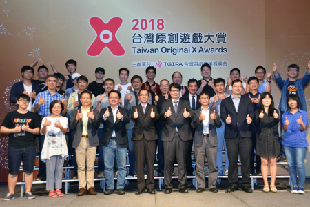 龍華科大學生創業團隊「光穹遊戲」，新作《螢幕判官》勇奪「台灣原創遊戲大賞」首度設立獨立開發者組優勝獎。(台灣遊戲產業振興會提供)
