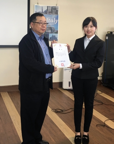 圖為龍華科大觀休系游茹珺，參加「2017金鳶杯台灣創意導覽解說競賽」，榮獲大專組第三名。
