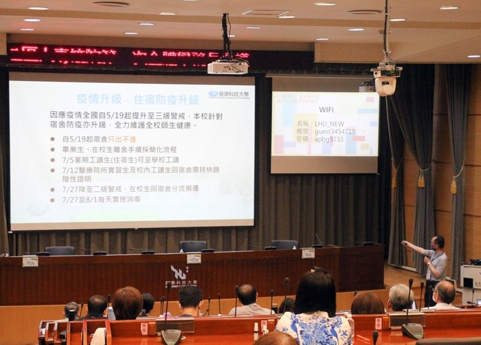 慈濟科大牛江山學務長以「慈科疫情 師生有情」專題演講，分享學校防疫經驗。