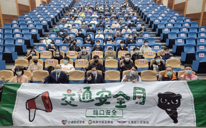 龍華科大透過多元融入課程及活動，致力營造安全便利的交通環境。（照片由桃市府提供）