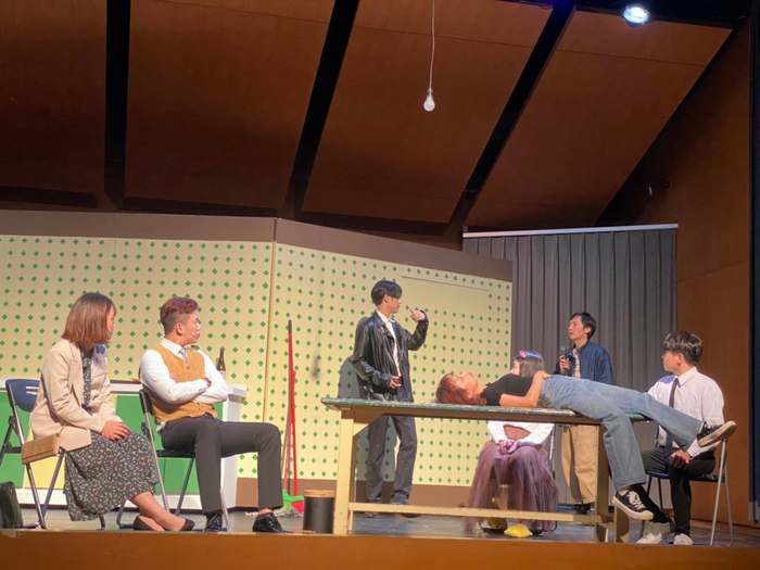 應外系學生畢業公演，語文專業與表演藝術精采呈現。