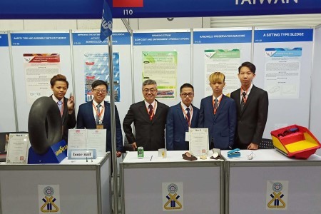 龍華科大五專生參加2019泰國國際發明展，展現創新研發的雄厚實力。
