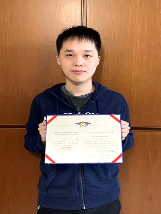 鍾昌佑經嚴格書面文件審查及扶輪長輩親自面試等重重關卡，榮獲中華扶輪教育基金會優渥獎學金。