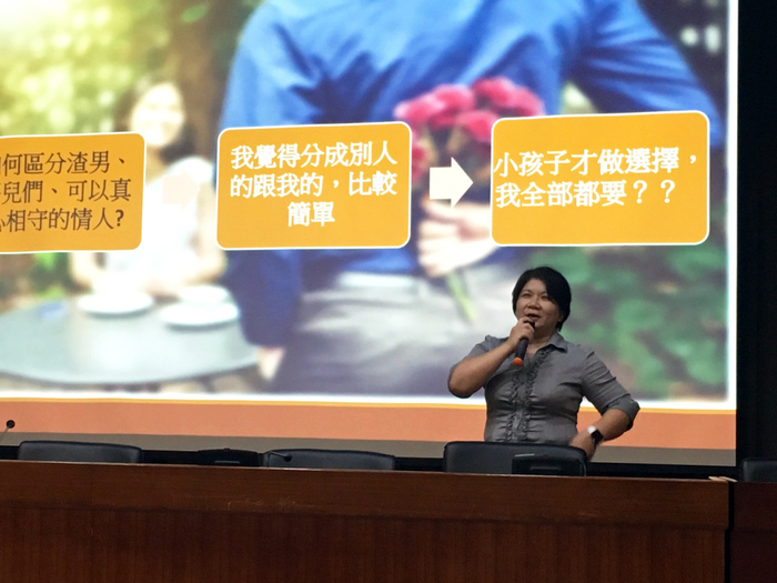 龍華科大資管系邀請衛福部草屯療養院黃聿斐醫師蒞校演講。