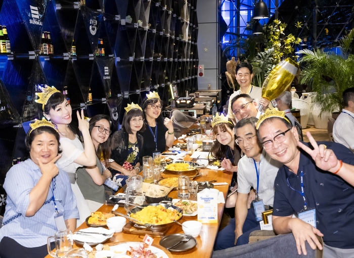 龍華人企業家聯誼會是一個歡樂的大家庭。