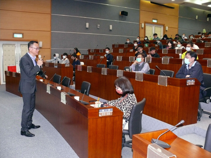 龍華科大「智慧商務大師」講座，邀請軟協沈柏延理事長分享企業數位轉型策略思維。