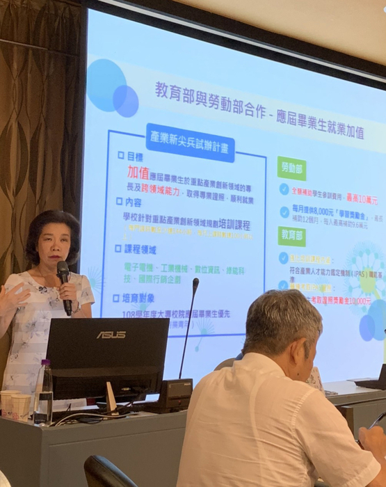 動部、教育部跨部會結合訓練資源，推動產業新尖兵職業訓練計畫，龍華科大獲委辦智慧製造、PCB培訓班。
