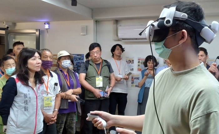 龍華科大學子製作的遊戲作品，讓民眾現場體驗XR互動科技。