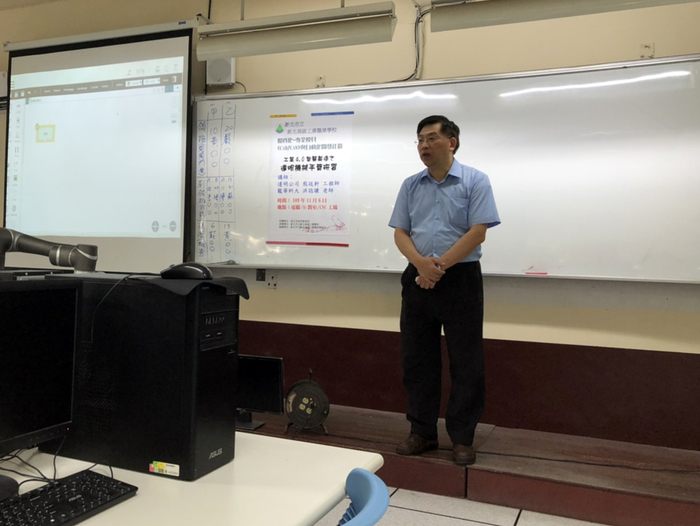 新北市教育局潘泰伸主任致詞肯定龍華科大與達明協助新北高工提升多元技術。