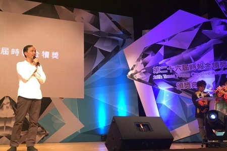圖為新北市長朱立倫出席第26屆時報金犢獎頒獎典禮，勉勵獲獎團隊持續發揮創意，揮灑出一片天空。圖片