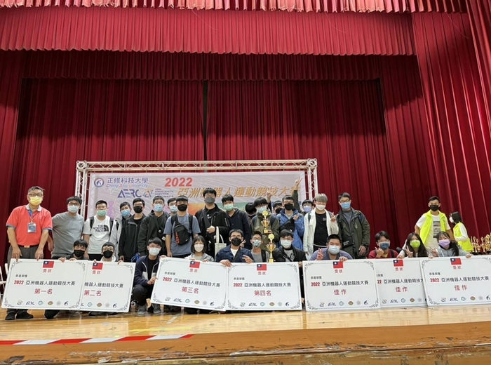 AERC 2022亞洲機器人大賽中區場,龍華學子榮獲前三名等12獎項。