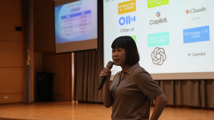StarFab Accelerator創辦人暨董事長劉晏蓉蒞臨龍華科大，以「創新不是天賦，是文化:StarFab的加速思維」為題進行講座。