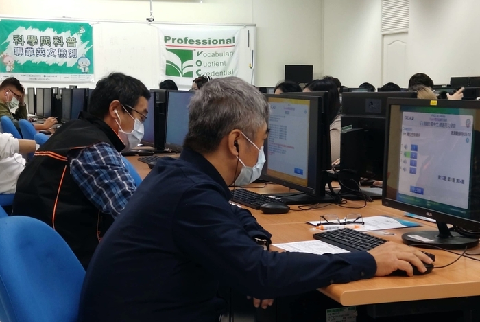 龍華教師於「人工智慧」、「財務金融與會計」、「生活與職場應用」等類組榮獲冠軍。
