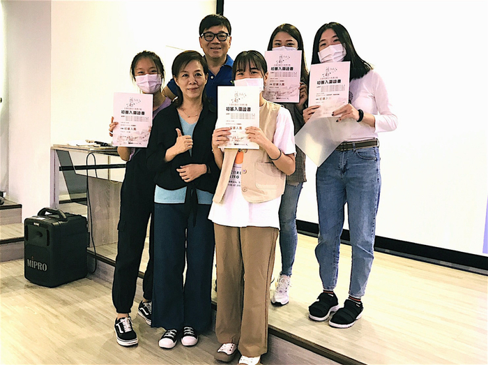 龍華科大文創系梁朝棟老師團隊,歷次參加國內、兩岸影視微電影競賽獲獎無數。
