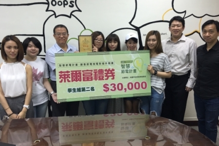 圖為第二名獲獎同學黃憶茹、張品鈺、張瑞庭、陳柔瑄、陳禹心、駱思妤，與何台華院長、趙龍傑主任及指導老師陳志銘老師合照。