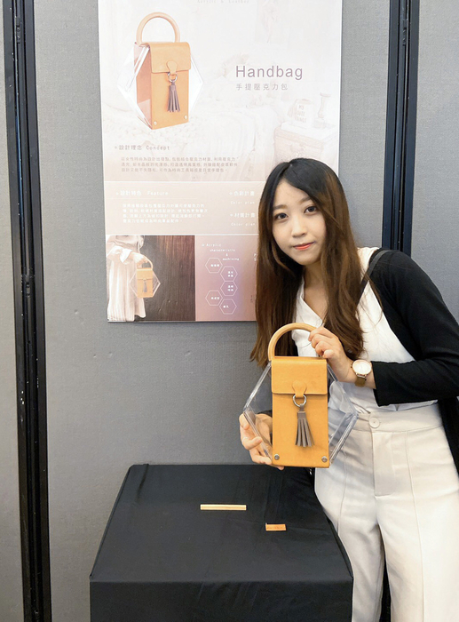 文創系賴佳慧作品「壓克力手提包」工具箱，時尚美觀女性也愛用。