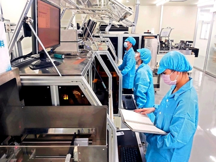 LHU has three Ministry of Education-funded billion-dollar-level industrial production line training centers, providing students with ample hands-on opportunities.