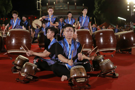 龍韻鼓陣社全隊鼓聲雷動，獲得掌聲不斷。圖片