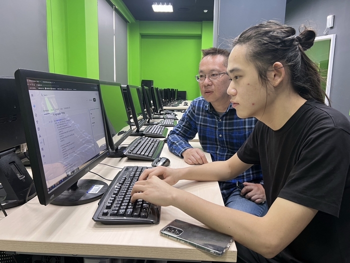 龍華科大智慧機器人技優領航專班學生匡立恆，跨校選修人工智慧聯盟學程。圖片