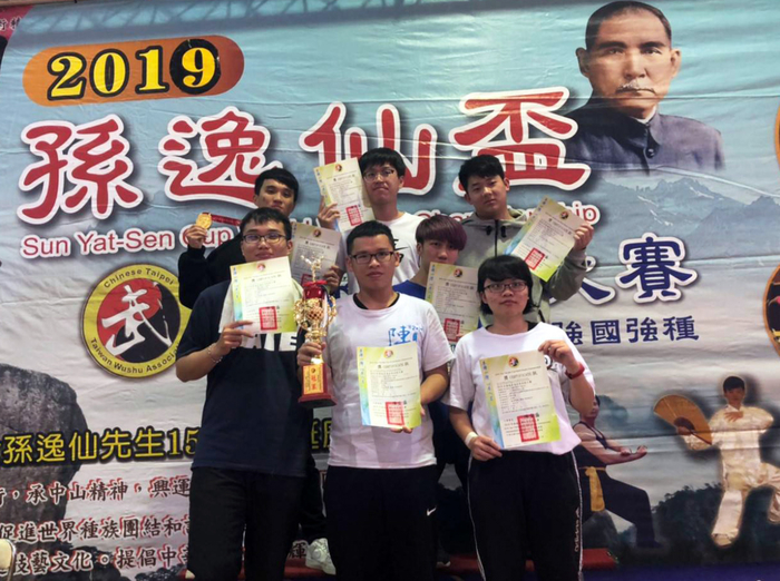 龍華科大創意鼓陣，榮獲孫逸仙盃全球武術大賽「傳統藝術創意武術藝陣組」冠軍。圖片