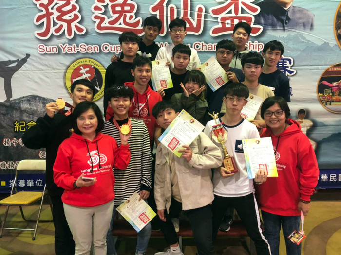 龍華科大創意宋江陣，榮獲孫逸仙盃全球武術大賽「傳統藝術創意武術藝陣組」亞軍。圖片