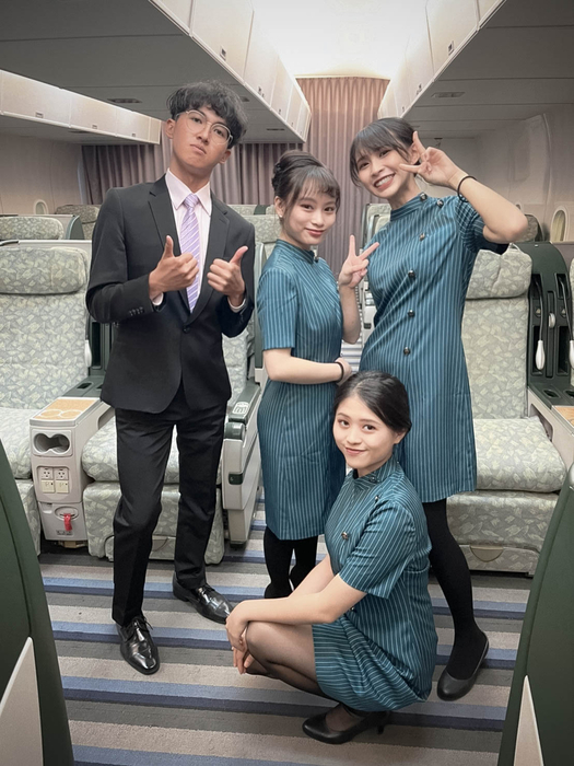 龍華科大應外系學生以流利的英、台語航空廣播詞技巧呈現機上廣播內容，獲評審高度讚許。