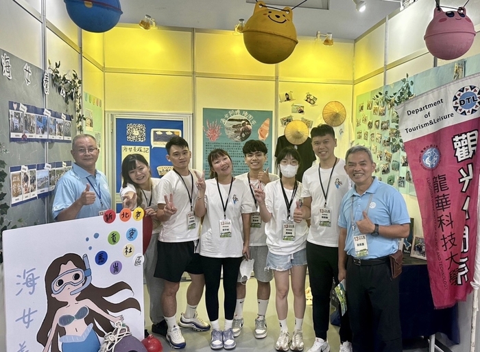 農村水保署台北分署署長及副署長至決賽成果展,幫觀休系「海女養成記」團隊加油打氣。