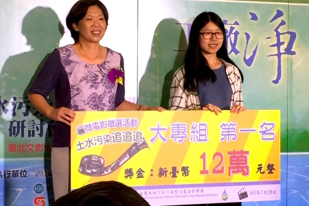 圖為龍華科大文創系學生以作品「旅行日記」榮獲大專組第一名。